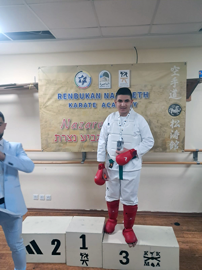 مدرسة حسني عرار للكراتيه وفنون القتال تتألق في بطولة كأس الناصرة القطرية 2025